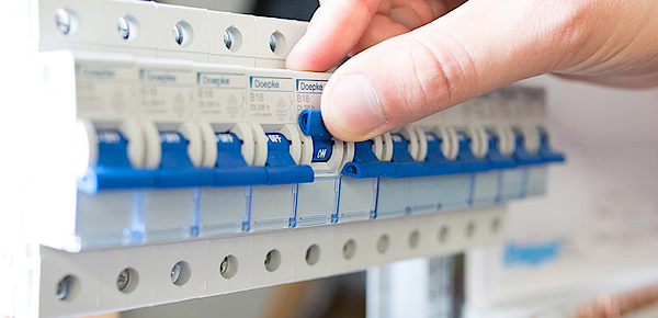 Schalt­schrank­bau bei ToBi-Elektro GmbH in Hünfeld