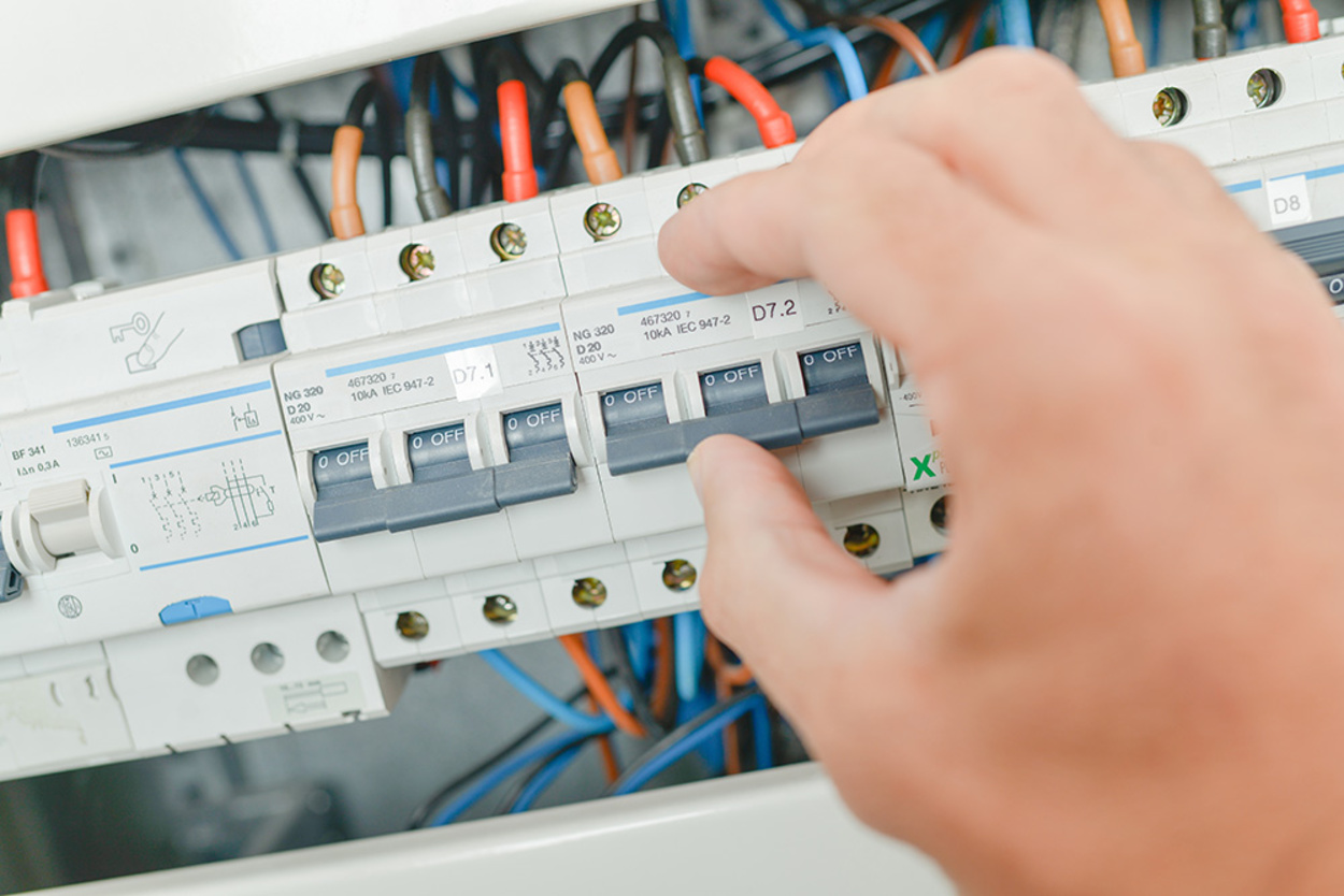 Schalt­schrank­bau bei ToBi-Elektro GmbH in Hünfeld